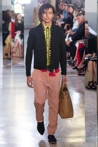 Look 8